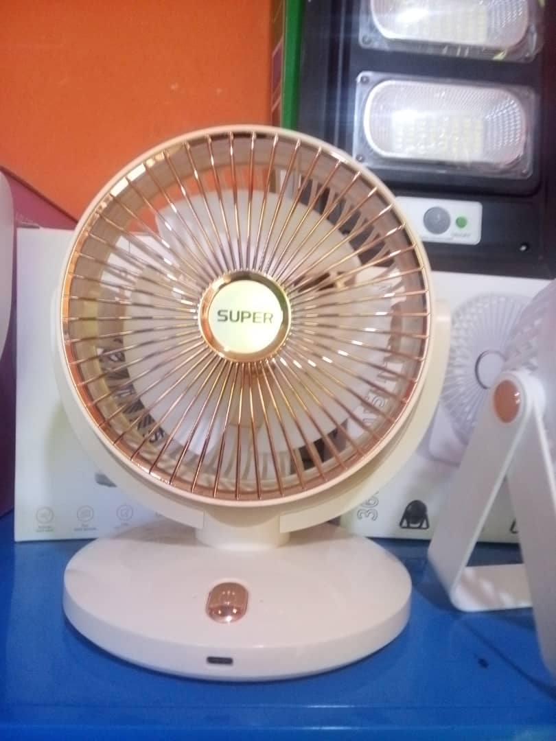 Medium rechargeable fan